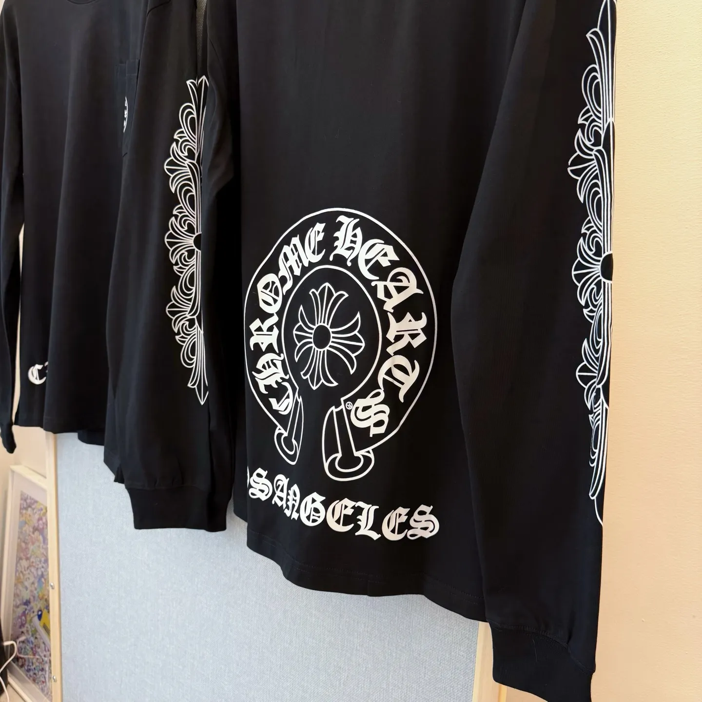 P180 Style number: D408 ChromeHearts-CH ChromeHearts city limited cross Sanskrit printed long sleeves SIZE #s m l xl Length 69 71 73 74 Bust 106 110 114 118 Sleeve length 64 65 66 67